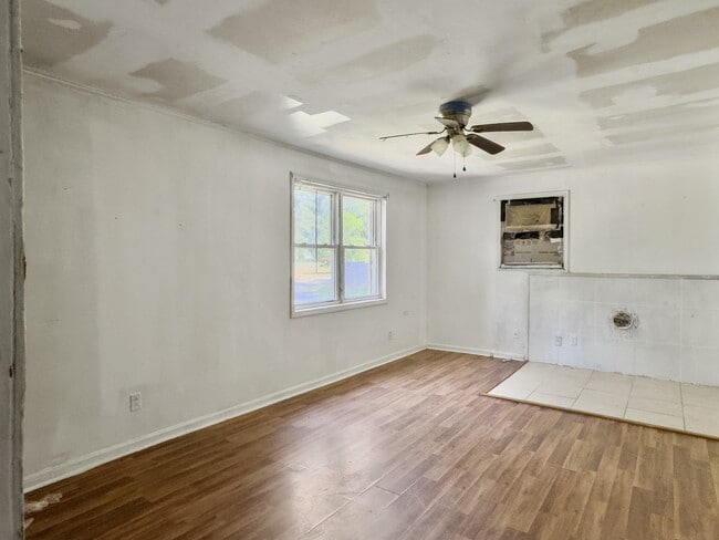 Building Photo - 1137 Carter Rd