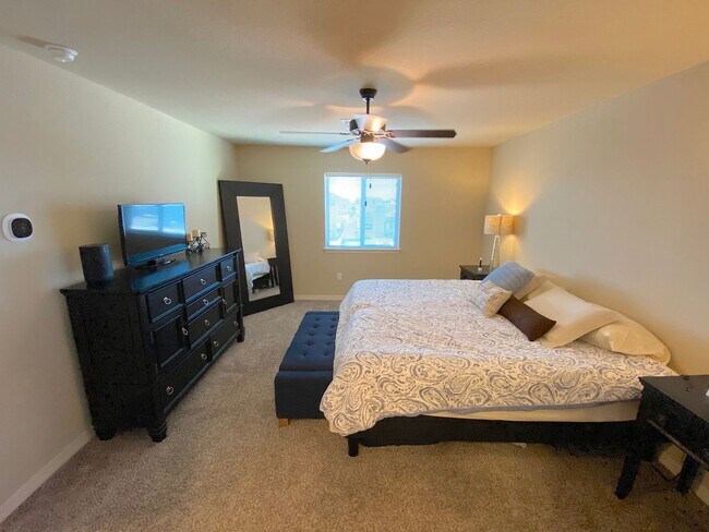 Building Photo - East El Paso 3 bed Refrig A/C w/ Gorgeous ...