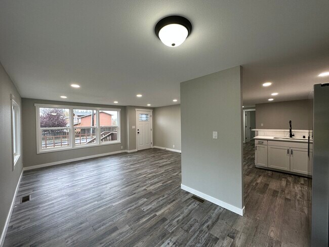 Building Photo - 3113 Harold Dr SE