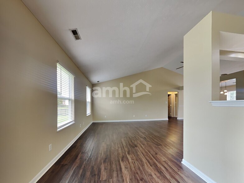 Building Photo - 8676 Sweetbriar Ct