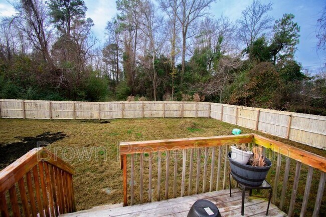 Building Photo - 216 Deer Haven Dr