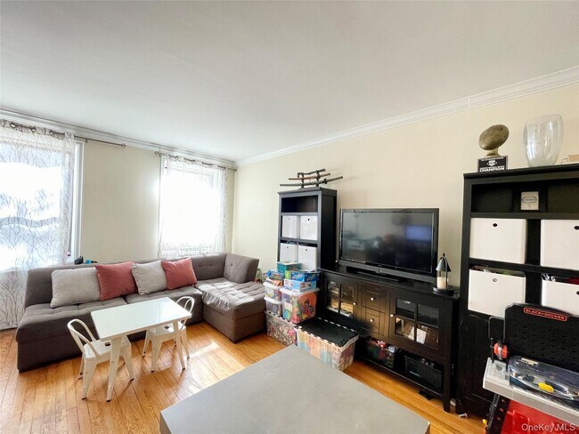 Building Photo - 321 Larchmont Acres