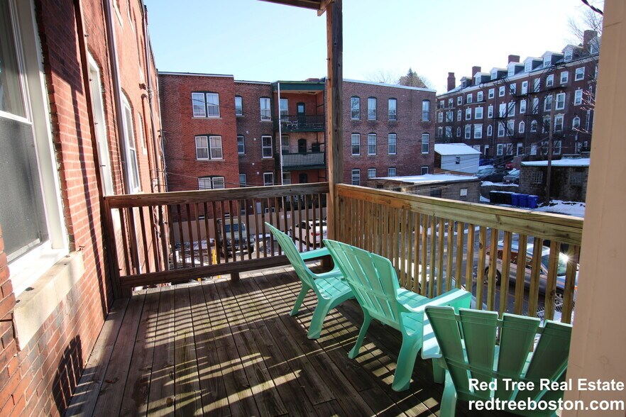 Unit 2 - 1689 Beacon St