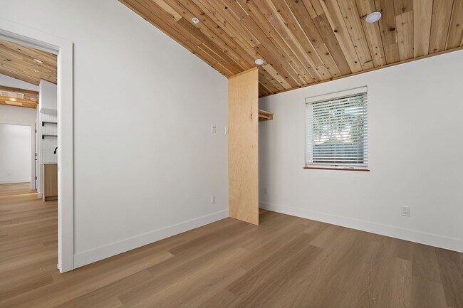 Building Photo - Morris Street Commons Modualr Living! 1/1 Community Living!