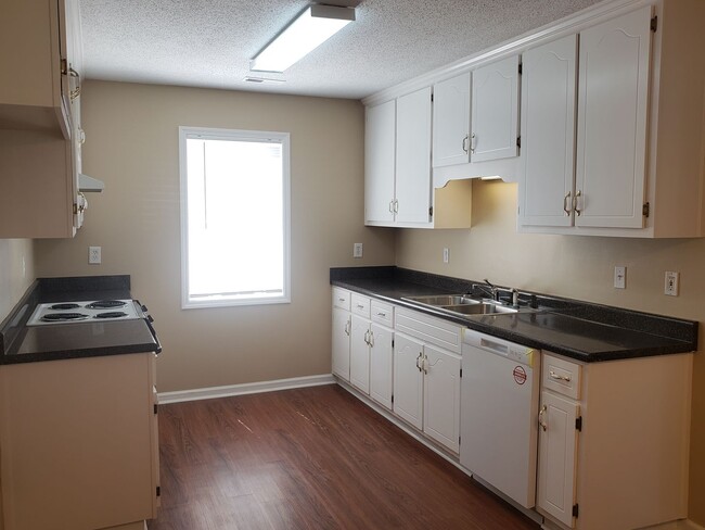 Building Photo - Rent Ready in New Market