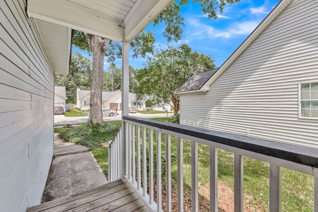 Building Photo - Charming 3BR/2.5BA Home with 2-Car Garage & Fenced Yard in Citadel Woods — West Ashley