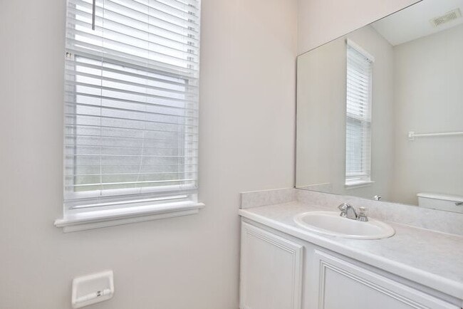 Building Photo - Gorgeous 4/2.5 Home with a 2 Car Garage Lo...