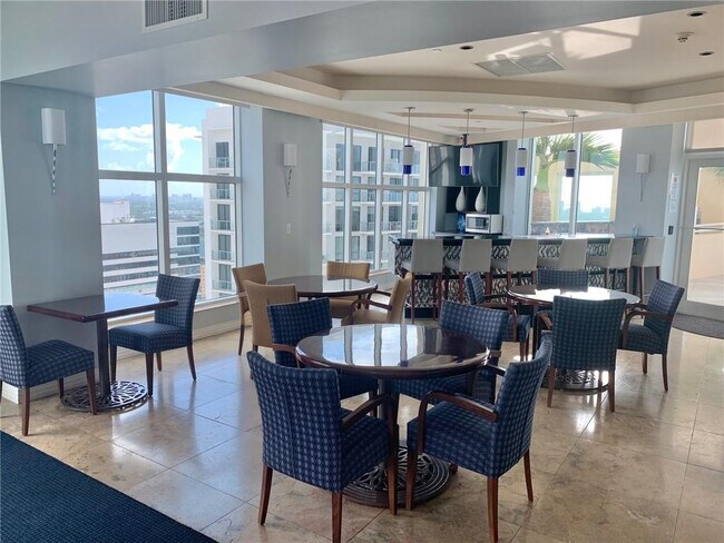 Building Photo - 350 SE 2nd St