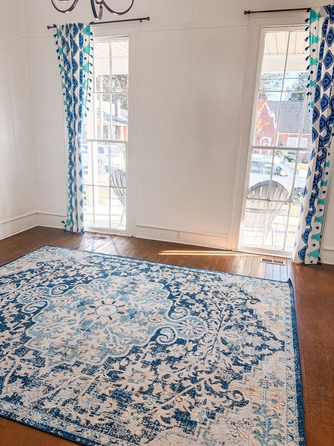 Building Photo - 117 E Main St