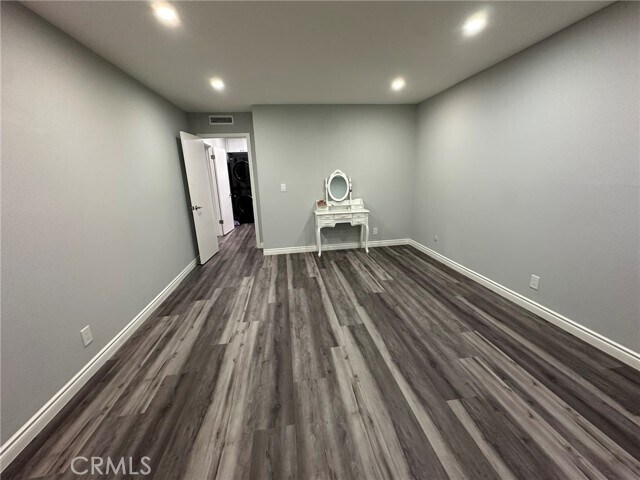 Building Photo - 1127 E Del Mar Blvd