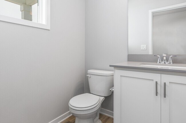 Building Photo - Stunning 3 Bedroom Home Nestled in Norwalk