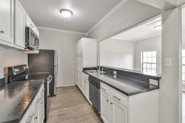 Building Photo - 329 E Washington Ave