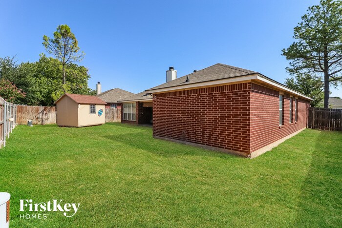 Building Photo - 525 Brandy Ct