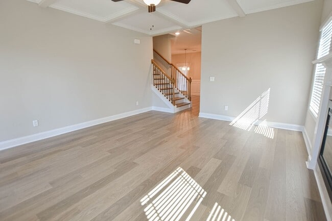 Building Photo - Fantastic Four Bedroom with Bonus!