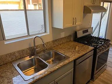 Building Photo - "Charming Burbank 2-Bed, 2-Bath Oasis on North Hollywood Way!"
