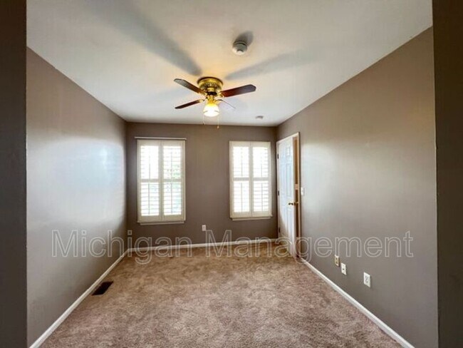 Building Photo - 4174 Hunters Cir E