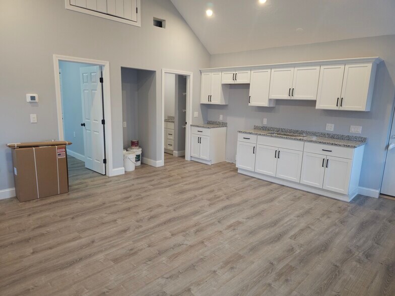 Building Photo - 32 West St