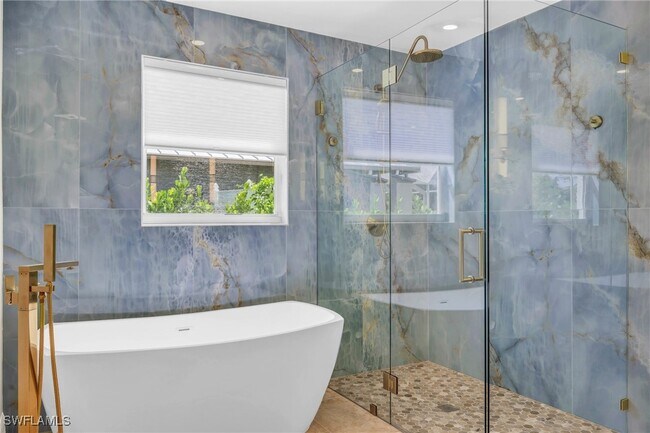 Building Photo - 2649 Longboat Dr