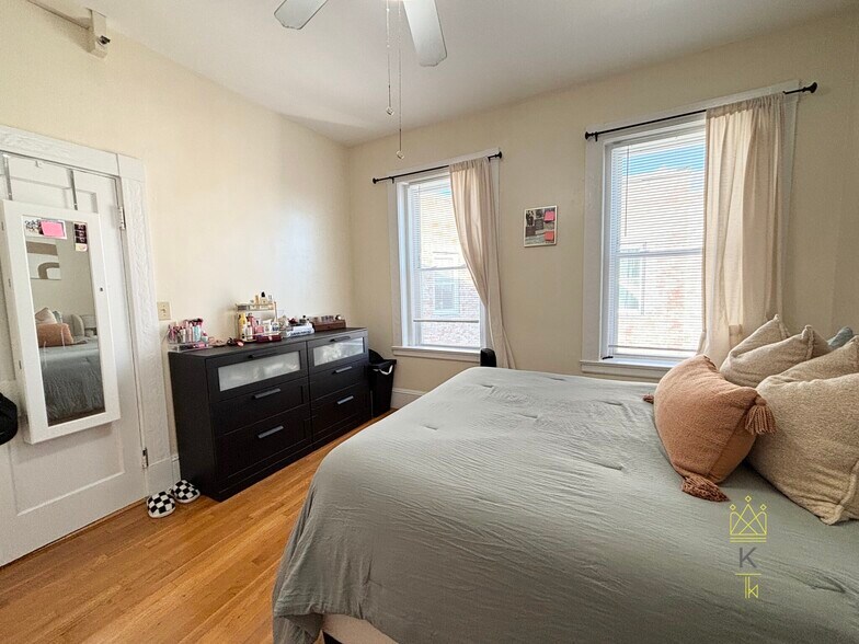 Building Photo - 1477 Beacon St