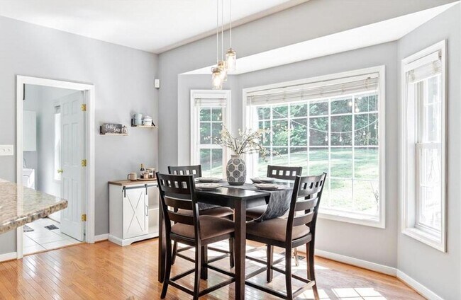 Building Photo - 5 Bedroom, 2.5 Bath Home in St. James Woods  ** Available for showings 3/25/2026 **