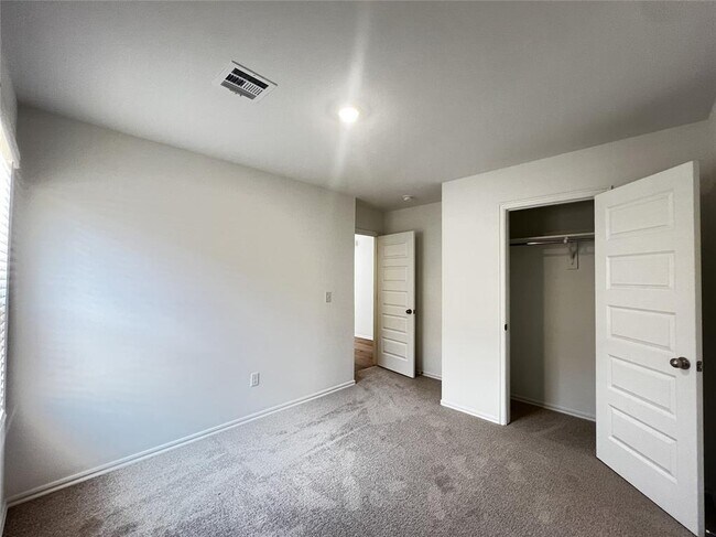 Building Photo - 3433 Little Creek Dr