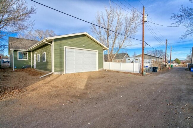 Building Photo - 126 2nd St