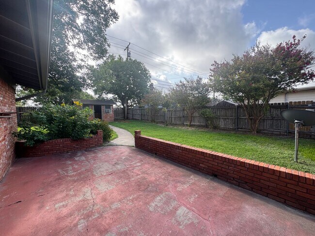 Building Photo - 2349 Mt Carmel Dr