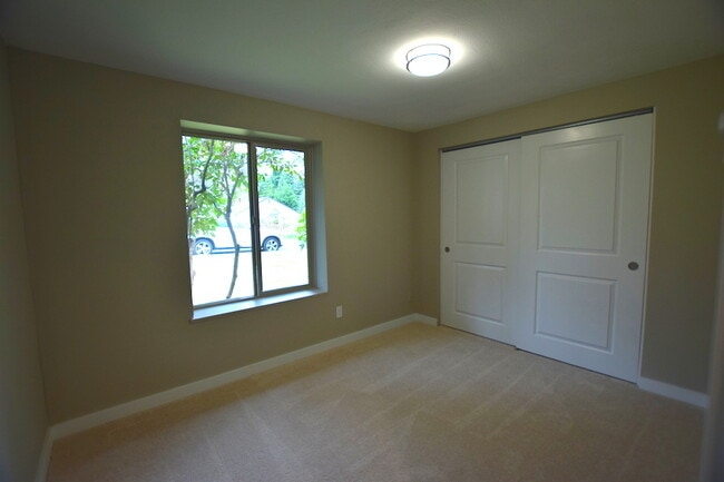 Building Photo - Modern 3 bed/1.75 bath in GREAT Shoreline location!!! AVAILABLE August 1st,2024