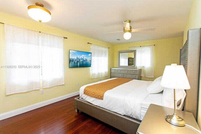 Building Photo - 809 S 17th Ave