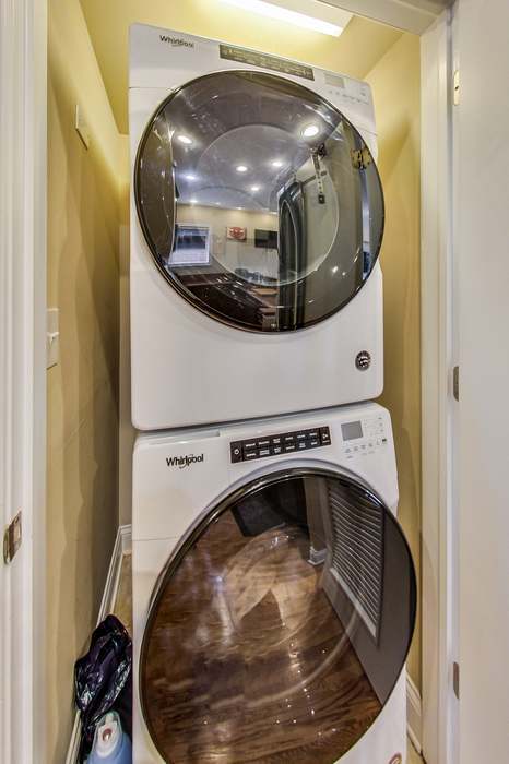 Laundry - 1116 W Hubbard St