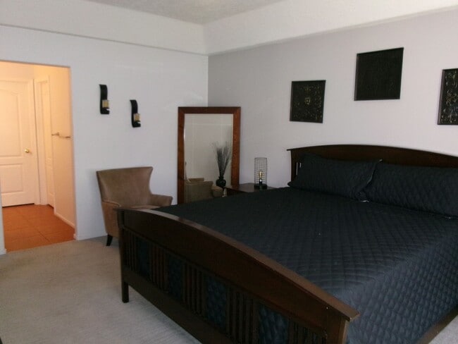 Building Photo - Furnished Enchantment Condo