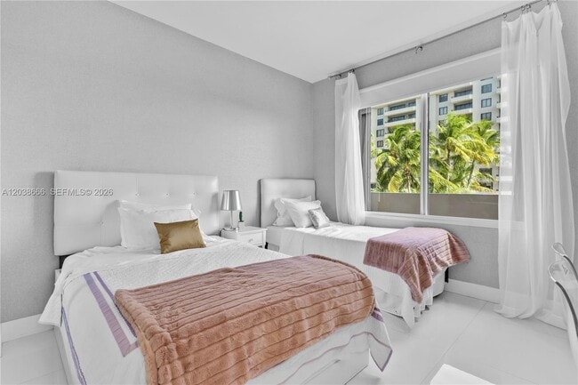 Building Photo - 251 Crandon Blvd