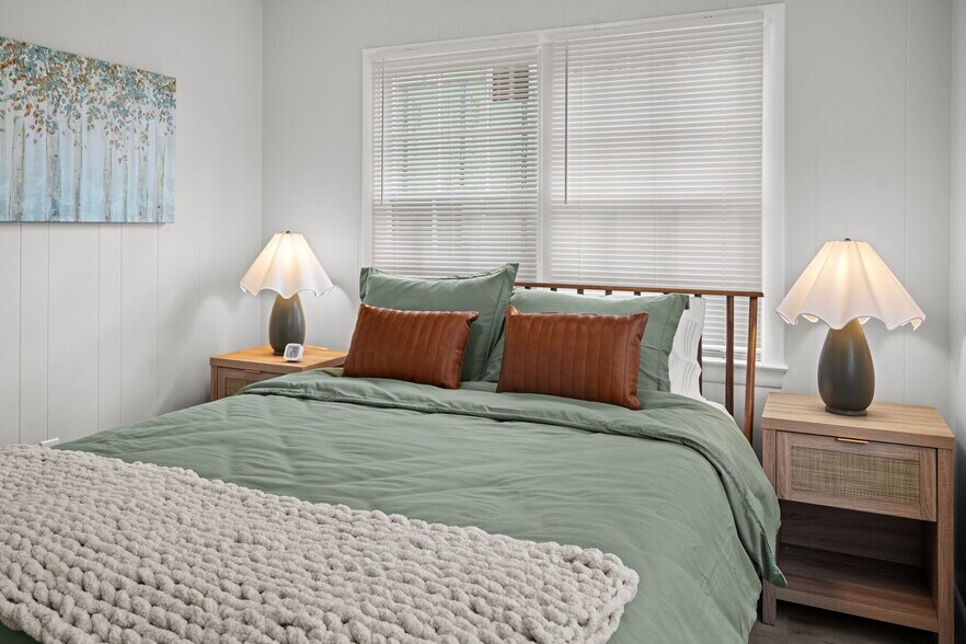 Building Photo - 149 E Main St