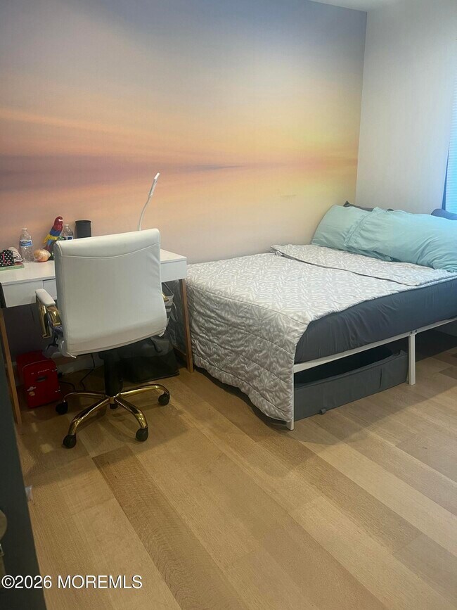 Building Photo - 825 Norwood Ave