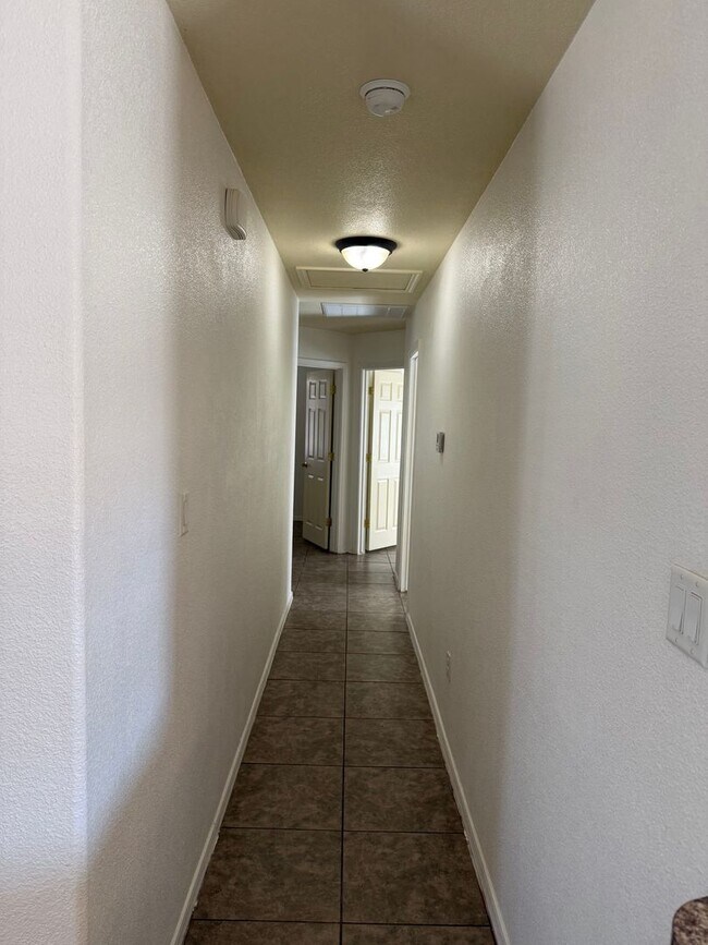 Building Photo - Solar Home for Rent