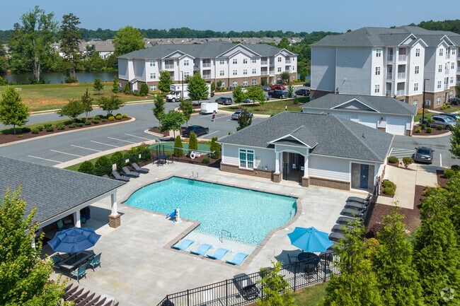 Building Photo - Arrowhead Apartments