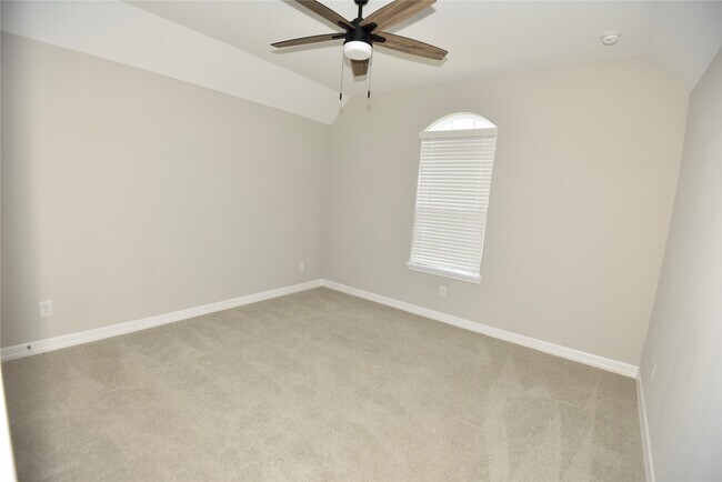 Building Photo - 14615 Birchwood Falls Trail