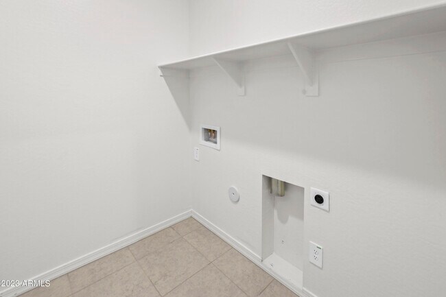 Building Photo - 5733 W Coplen Farms Rd