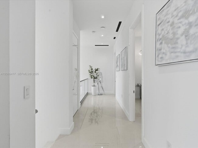 Building Photo - 299 190th St