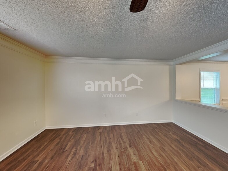 Building Photo - 2116 Maple Tree Ct