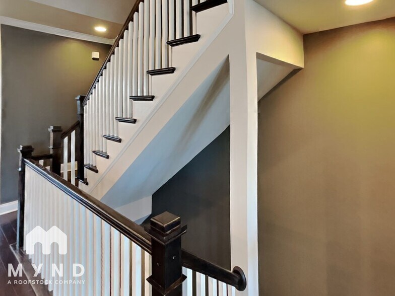 Building Photo - 3322 Bending Birch Pl