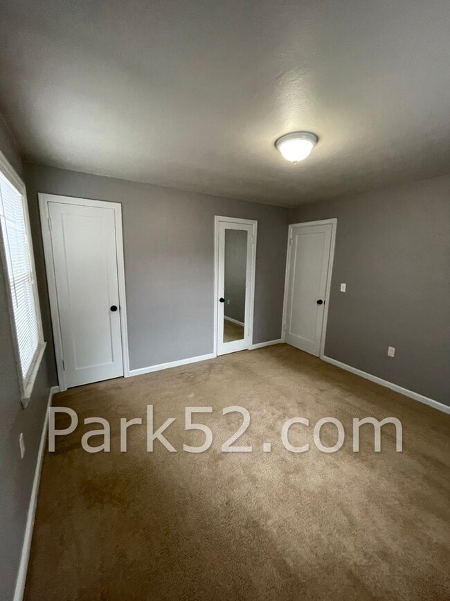 Building Photo - 3 Bedroom Rambler in North Tacoma With A/C!