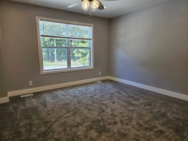 Building Photo - 104 Crystal Springs Rd