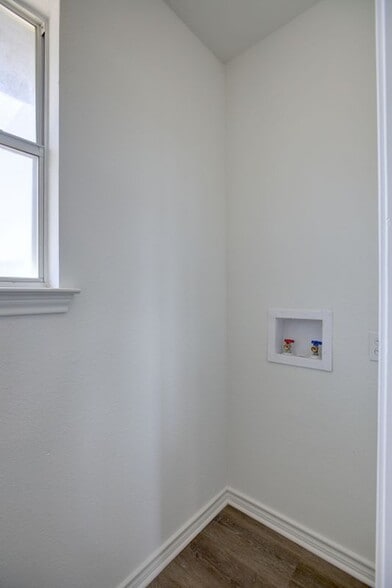 Building Photo - 450 Shady Bluff Dr