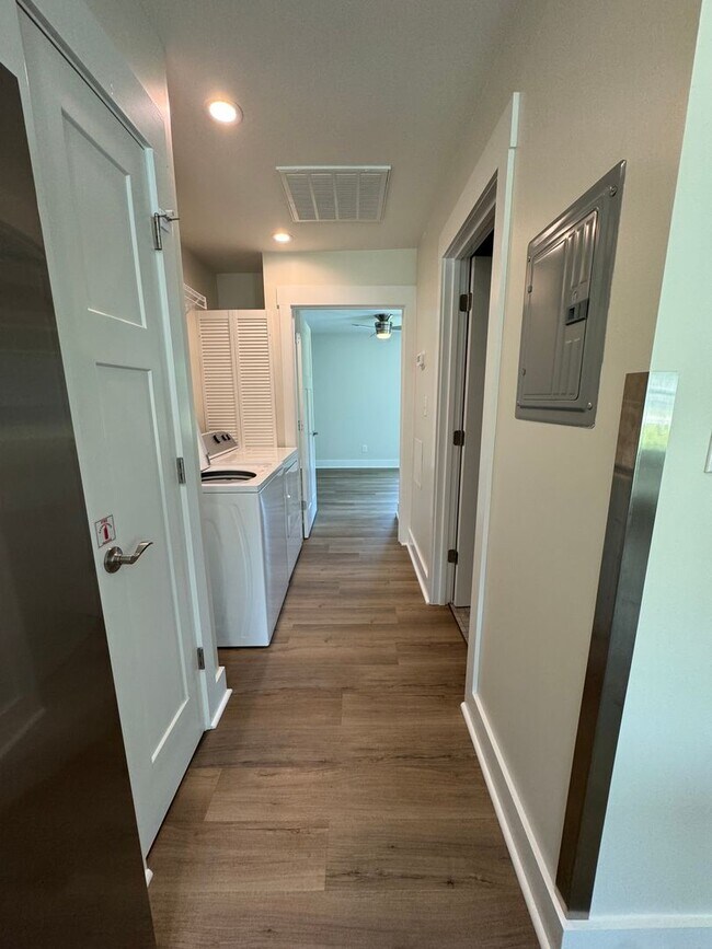 Building Photo - 503 Pecan Tree Ln