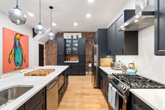 Building Photo - 6 Bed 4 bath Fully Furnished Oakland