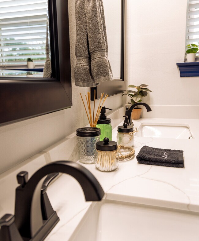 Building Photo - 431 Leboeuf St