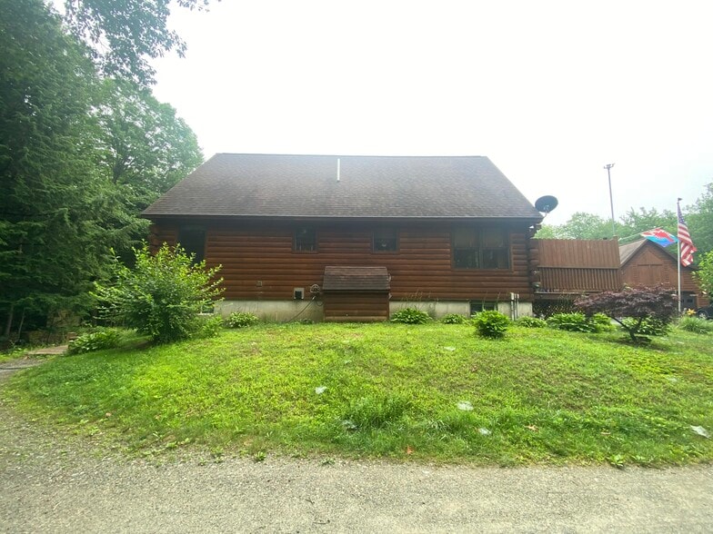 Building Photo - 2233 Middle Rd