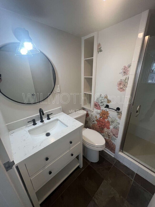 Building Photo - 3965 N Meridian St