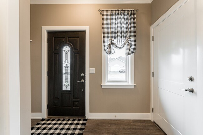 Building Photo - 102 Granite Way